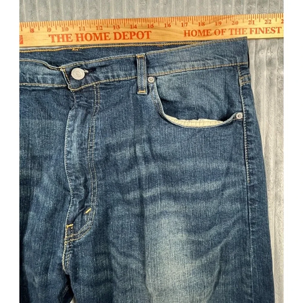 Levi's Jeans Men's 42x30 505 Straight Leg High Rise Medium Wash Denim Whiskering